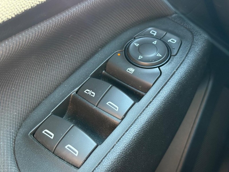 Chevrolet Equinox Vehicle Image 20