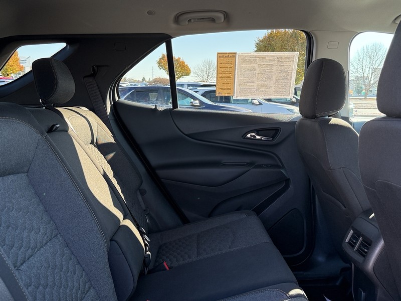 Chevrolet Equinox Vehicle Image 09