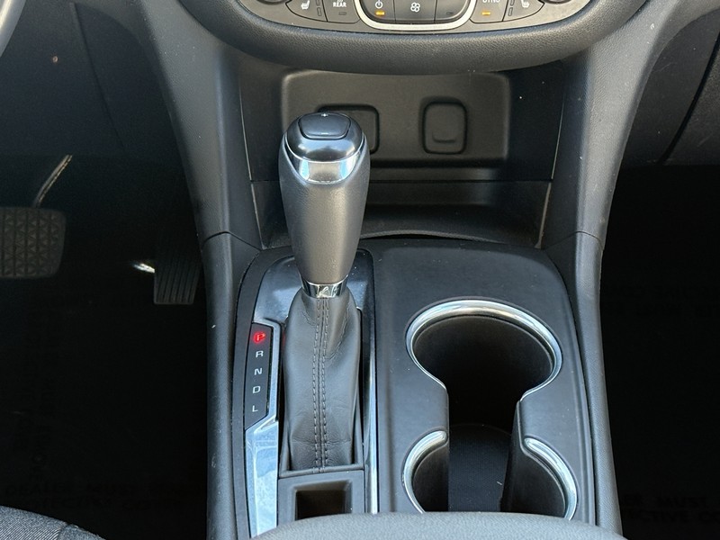 Chevrolet Equinox Vehicle Image 12