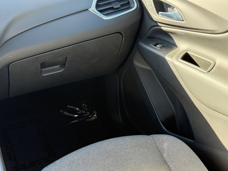 Chevrolet Equinox Vehicle Image 14