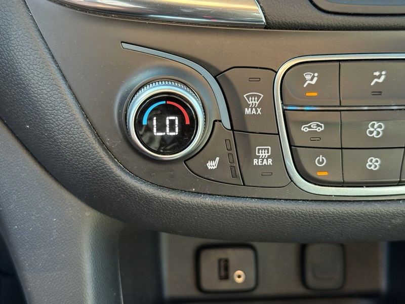 Chevrolet Equinox Vehicle Image 18