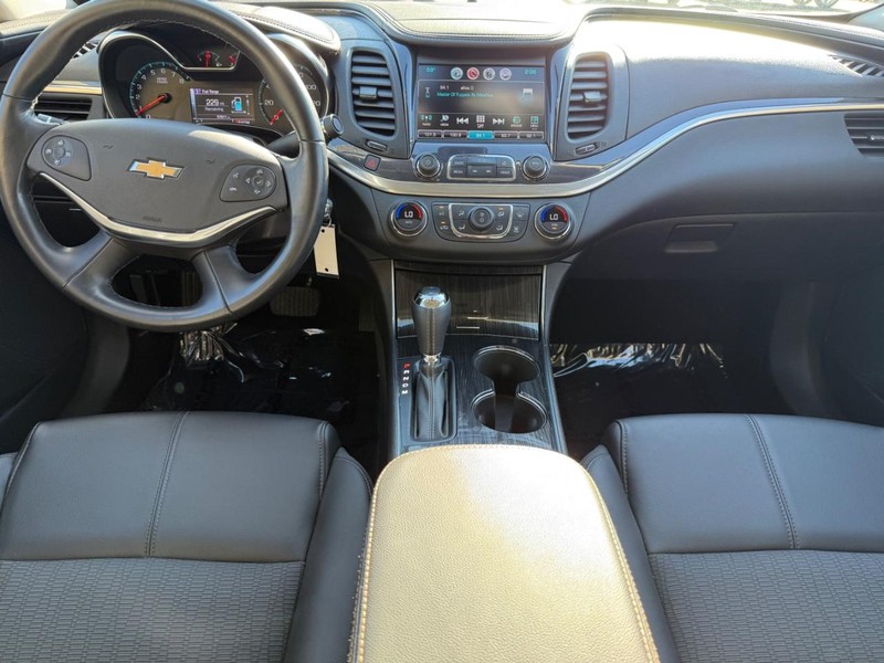 Chevrolet Impala Vehicle Image 11