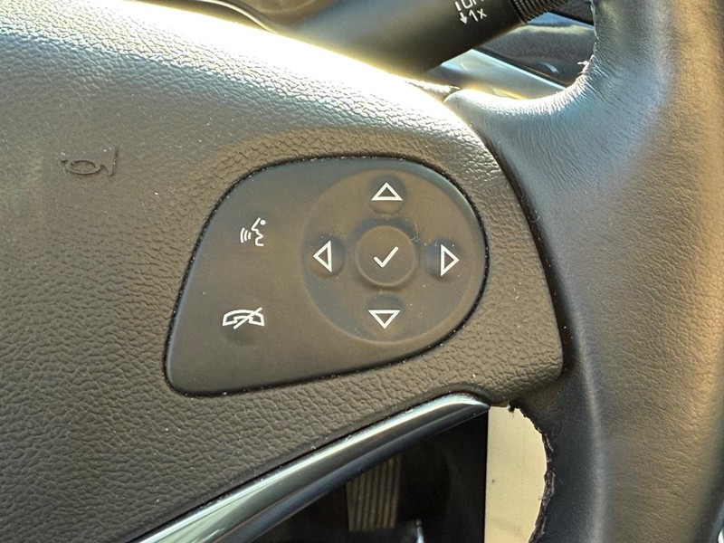 Chevrolet Impala Vehicle Image 17