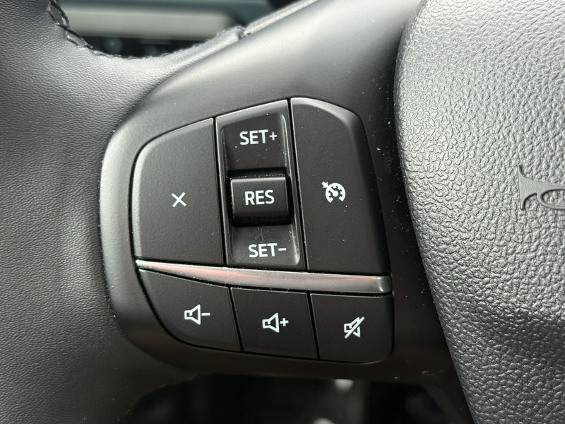 Ford Maverick Vehicle Image 15