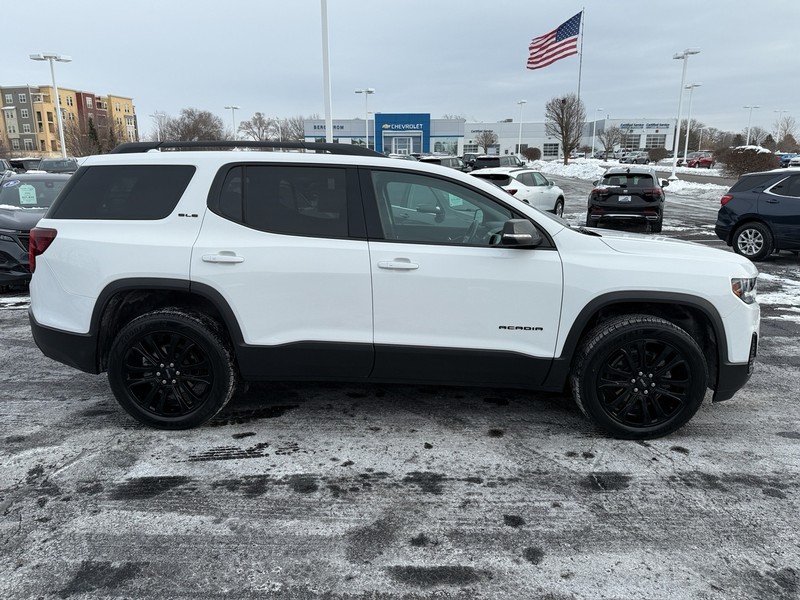 GMC Acadia Vehicle Image 02