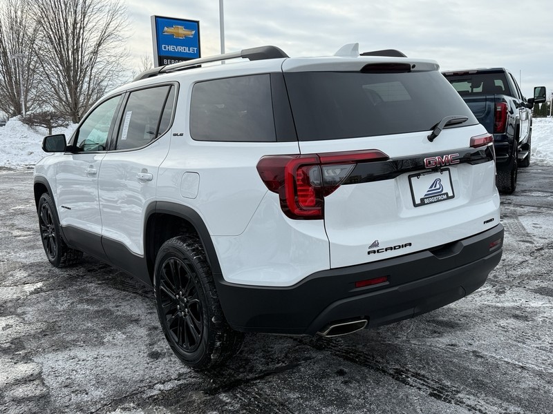GMC Acadia Vehicle Image 05