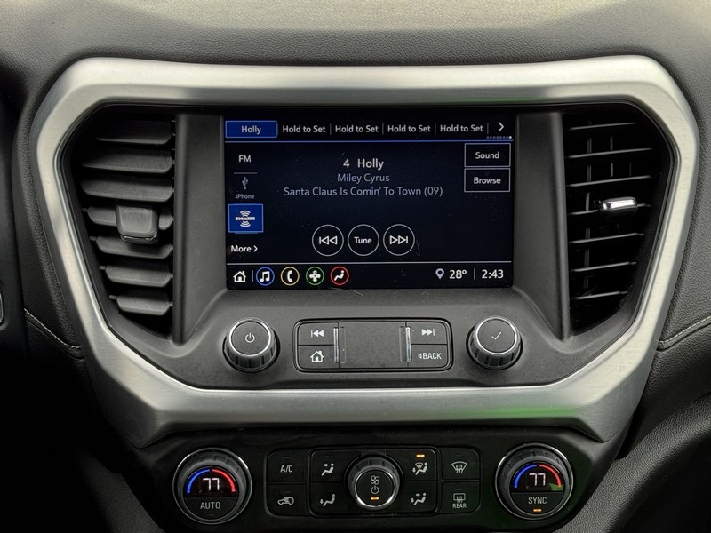 GMC Acadia Vehicle Image 11