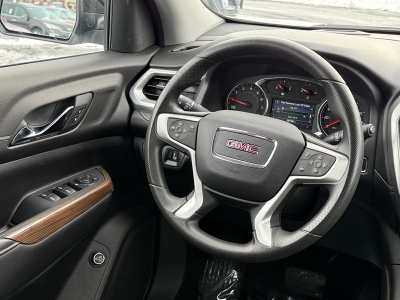 GMC Acadia Vehicle Image 13