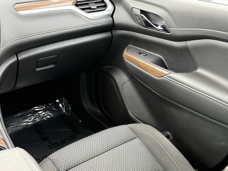 GMC Acadia Vehicle Image 14