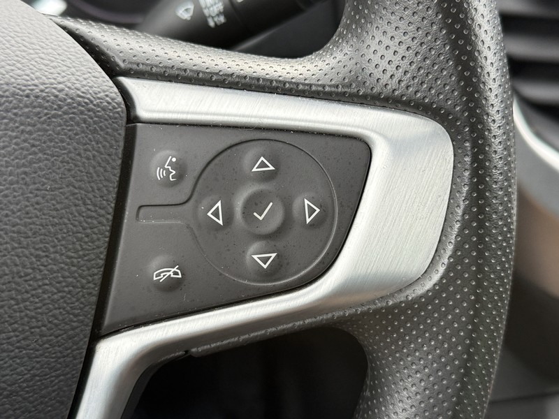 GMC Acadia Vehicle Image 16