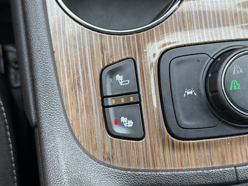 GMC Acadia Vehicle Image 18