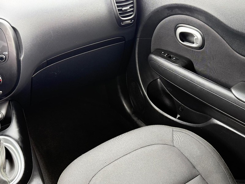 Kia Soul Vehicle Image 14
