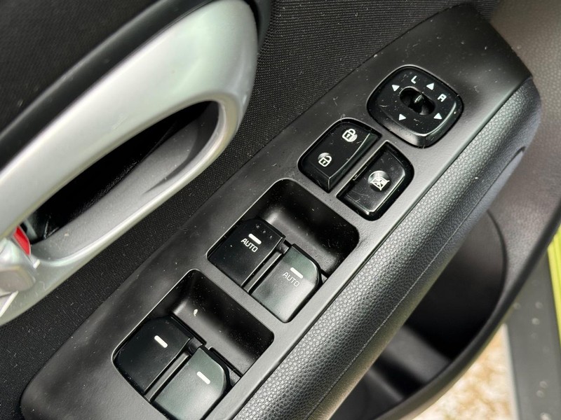 Kia Soul Vehicle Image 19