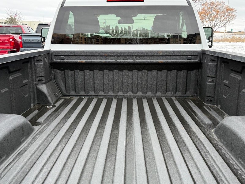 Chevrolet Silverado 2500HD Vehicle Full-screen Gallery Image 05