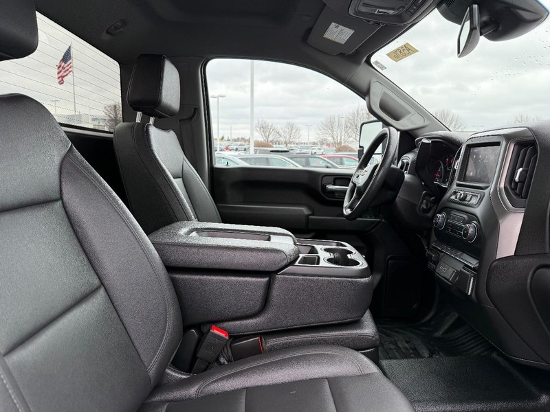 Chevrolet Silverado 2500HD Vehicle Full-screen Gallery Image 10