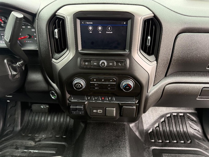 Chevrolet Silverado 2500HD Vehicle Full-screen Gallery Image 11