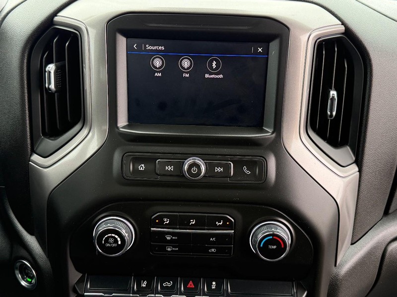 Chevrolet Silverado 2500HD Vehicle Full-screen Gallery Image 12