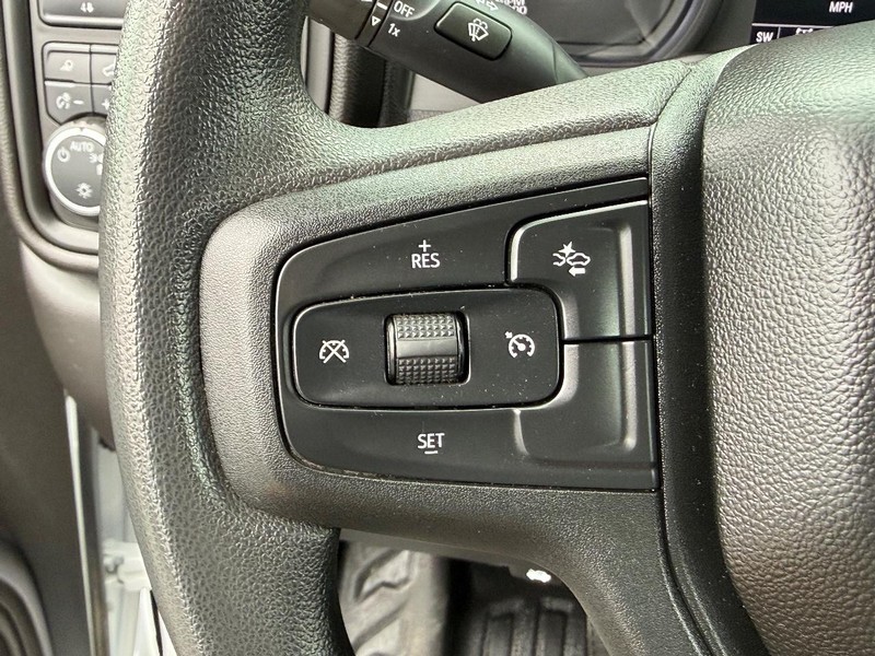 Chevrolet Silverado 2500HD Vehicle Full-screen Gallery Image 15