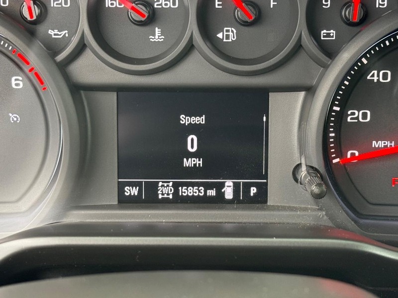 Chevrolet Silverado 2500HD Vehicle Full-screen Gallery Image 16