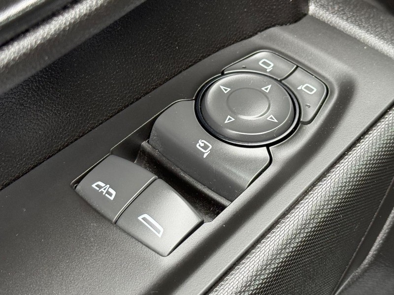 Chevrolet Silverado 2500HD Vehicle Full-screen Gallery Image 19