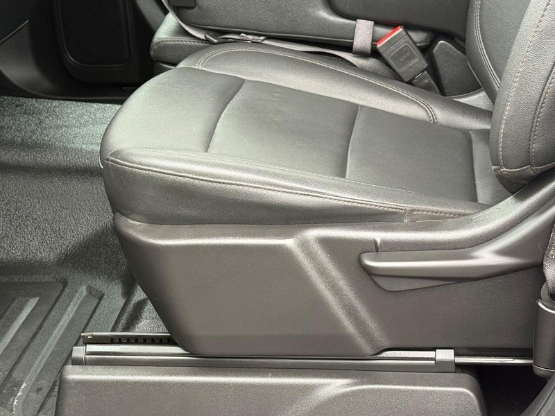 Chevrolet Silverado 2500HD Vehicle Full-screen Gallery Image 20