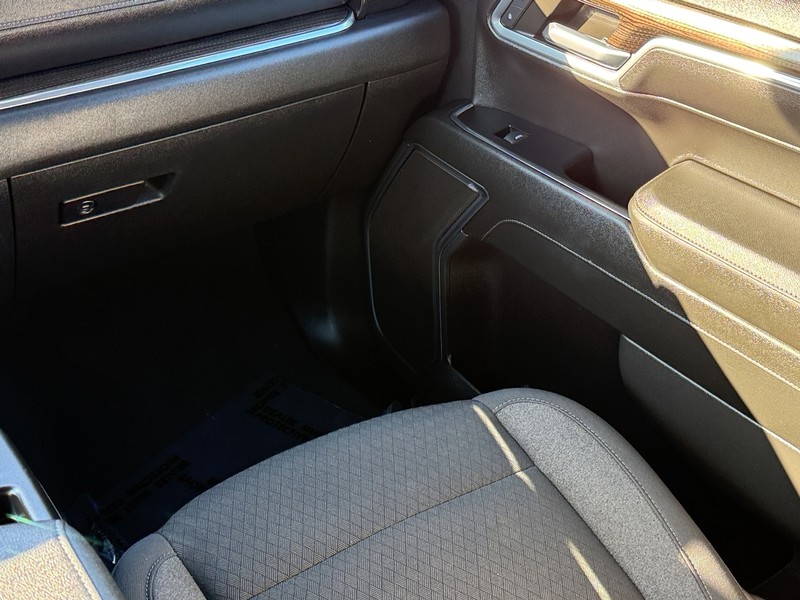 Chevrolet Silverado 1500 Vehicle Full-screen Gallery Image 14