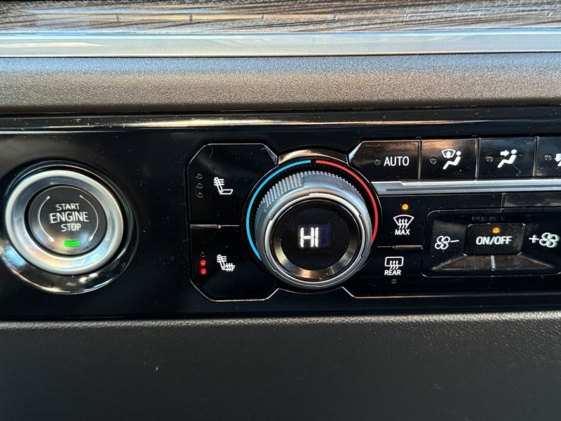 Chevrolet Silverado 1500 Vehicle Full-screen Gallery Image 18