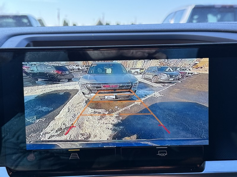 Chevrolet Silverado 1500 Vehicle Full-screen Gallery Image 19