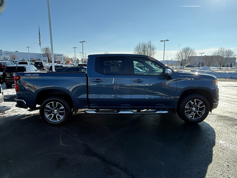 Chevrolet Silverado 1500 Vehicle Full-screen Gallery Image 24