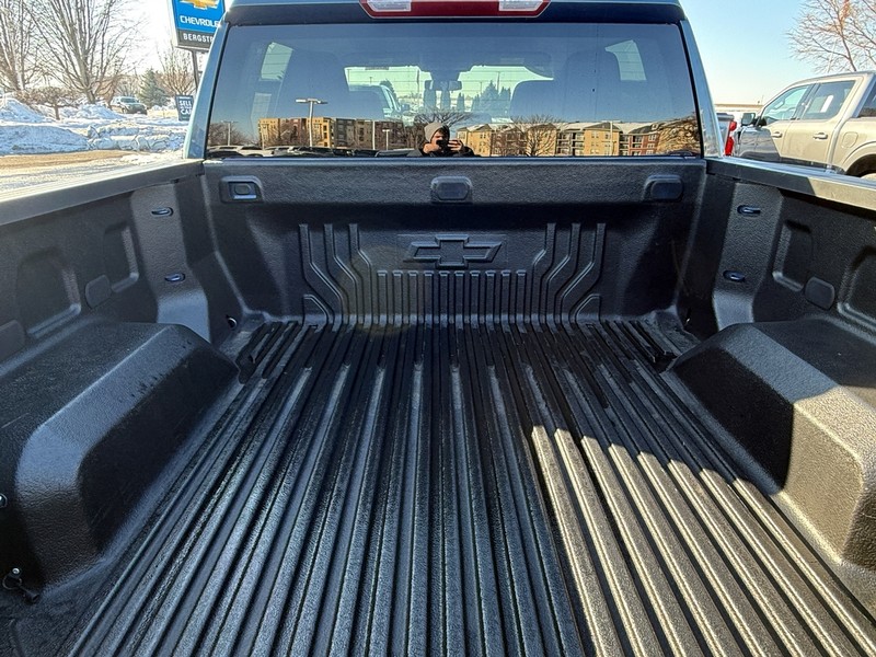 Chevrolet Silverado 1500 Vehicle Full-screen Gallery Image 27