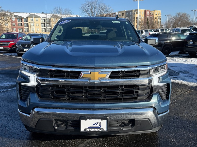 Chevrolet Silverado 1500 Vehicle Full-screen Gallery Image 31