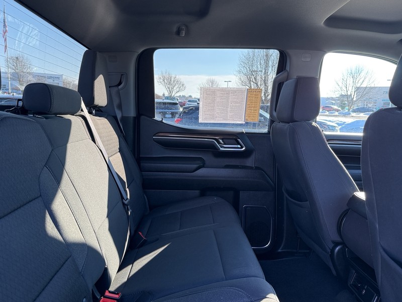 Chevrolet Silverado 1500 Vehicle Full-screen Gallery Image 32