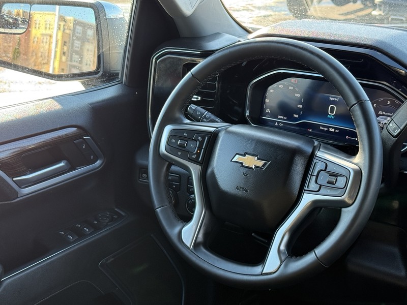 Chevrolet Silverado 1500 Vehicle Full-screen Gallery Image 35
