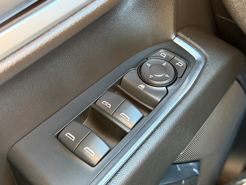 Chevrolet Silverado 1500 Vehicle Full-screen Gallery Image 42