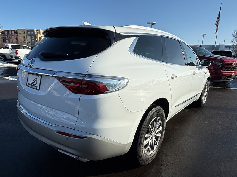 Buick Enclave Vehicle Full-screen Gallery Image 03