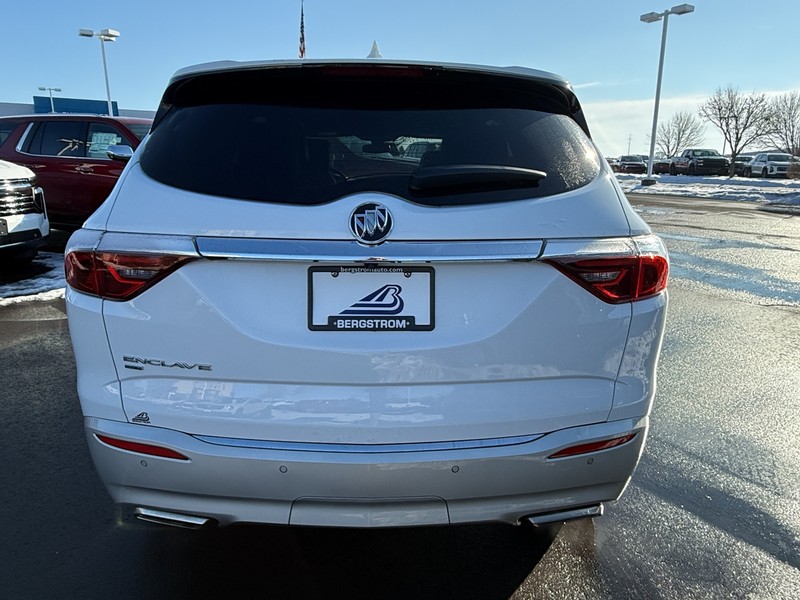 Buick Enclave Vehicle Full-screen Gallery Image 04