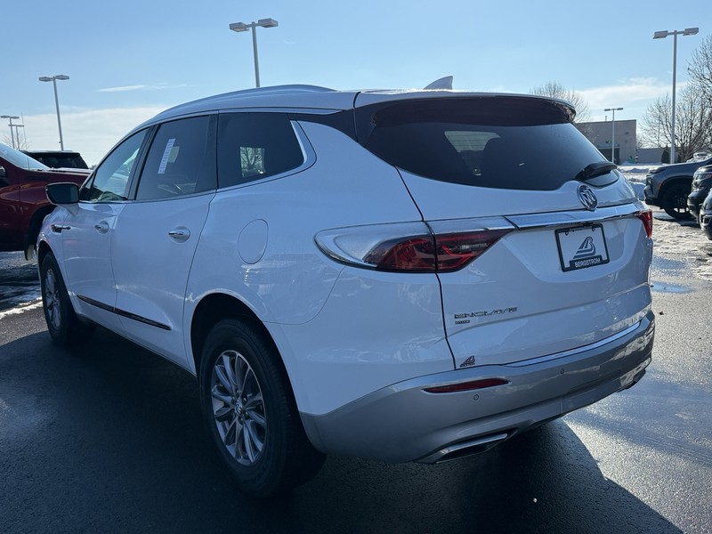 Buick Enclave Vehicle Full-screen Gallery Image 06
