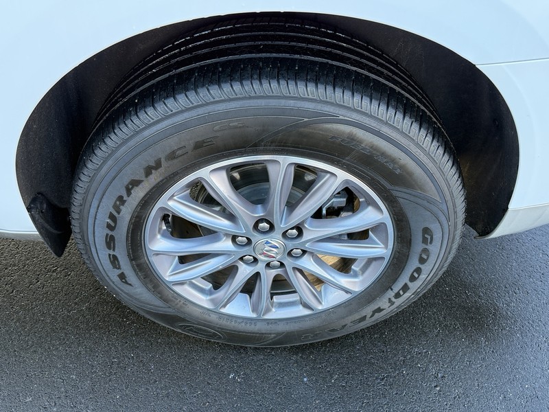 Buick Enclave Vehicle Full-screen Gallery Image 07