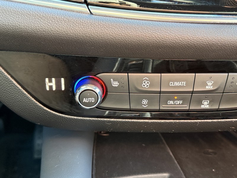 Buick Enclave Vehicle Full-screen Gallery Image 20