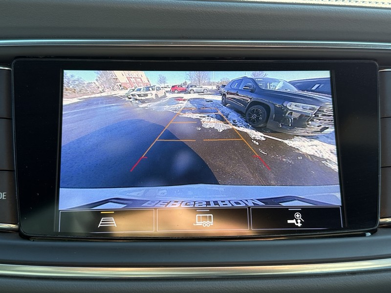 Buick Enclave Vehicle Full-screen Gallery Image 21