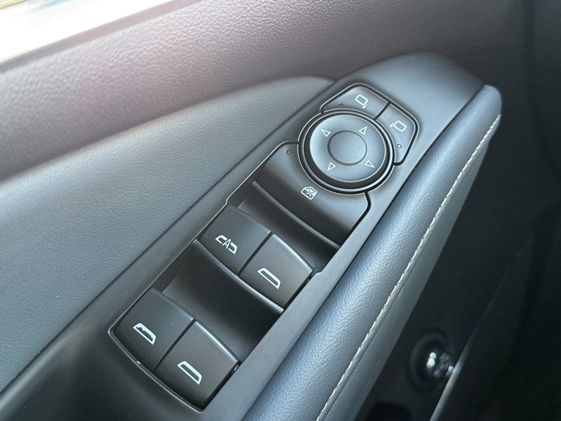 Buick Enclave Vehicle Full-screen Gallery Image 22