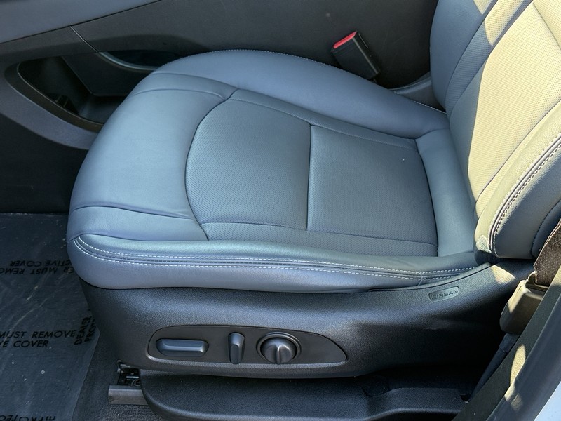 Buick Enclave Vehicle Full-screen Gallery Image 23