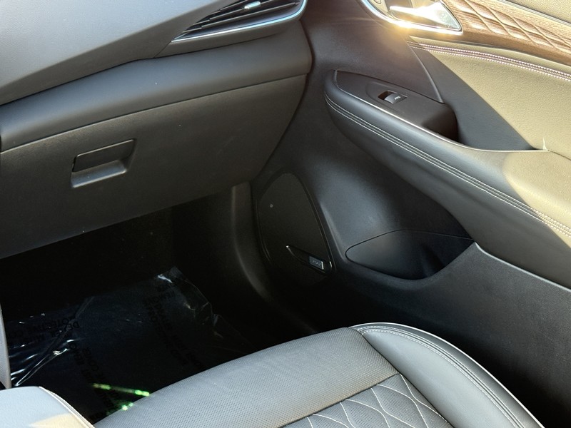 Buick Envision Vehicle Full-screen Gallery Image 14