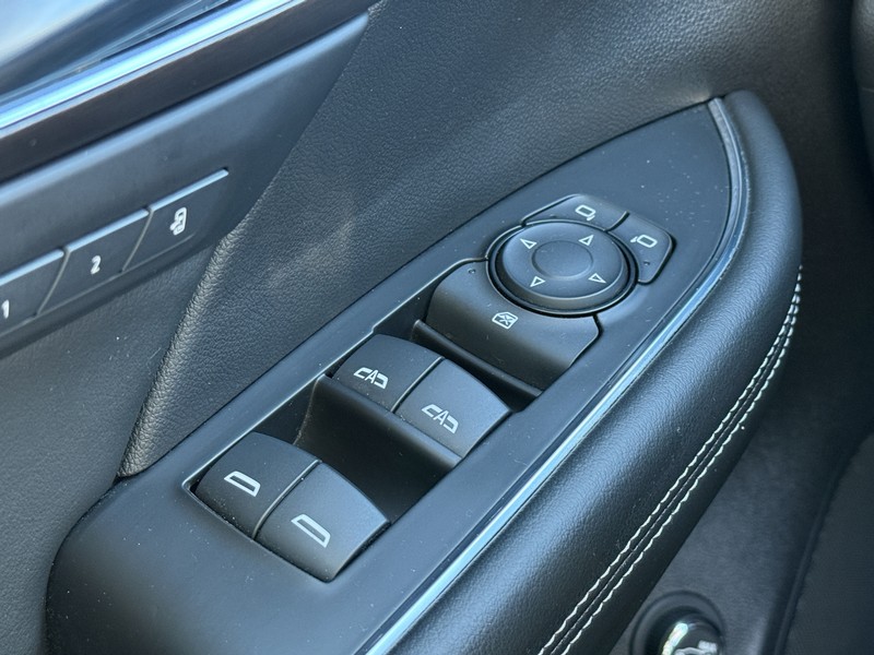 Buick Envision Vehicle Full-screen Gallery Image 21