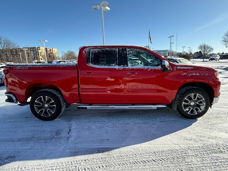 Chevrolet Silverado 1500 Vehicle Full-screen Gallery Image 02