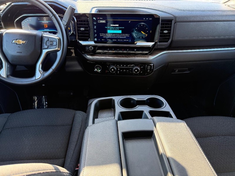 Chevrolet Silverado 1500 Vehicle Full-screen Gallery Image 10