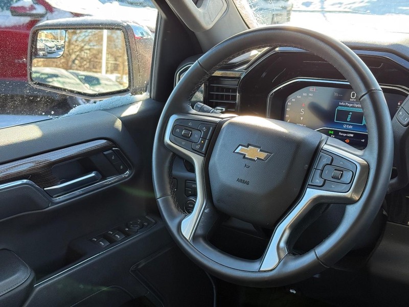 Chevrolet Silverado 1500 Vehicle Full-screen Gallery Image 12