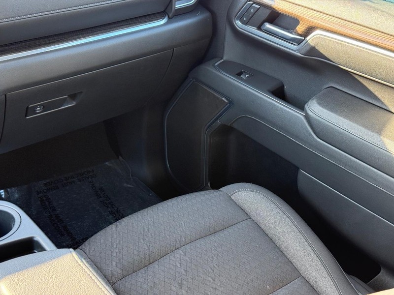 Chevrolet Silverado 1500 Vehicle Full-screen Gallery Image 13