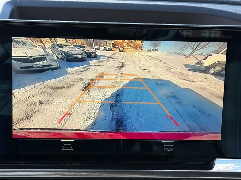 Chevrolet Silverado 1500 Vehicle Full-screen Gallery Image 17