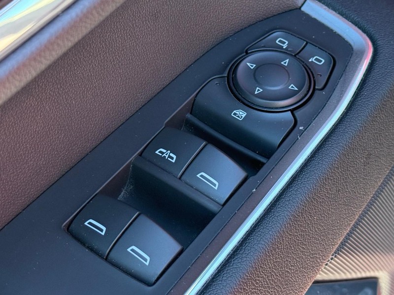 Chevrolet Silverado 1500 Vehicle Full-screen Gallery Image 20